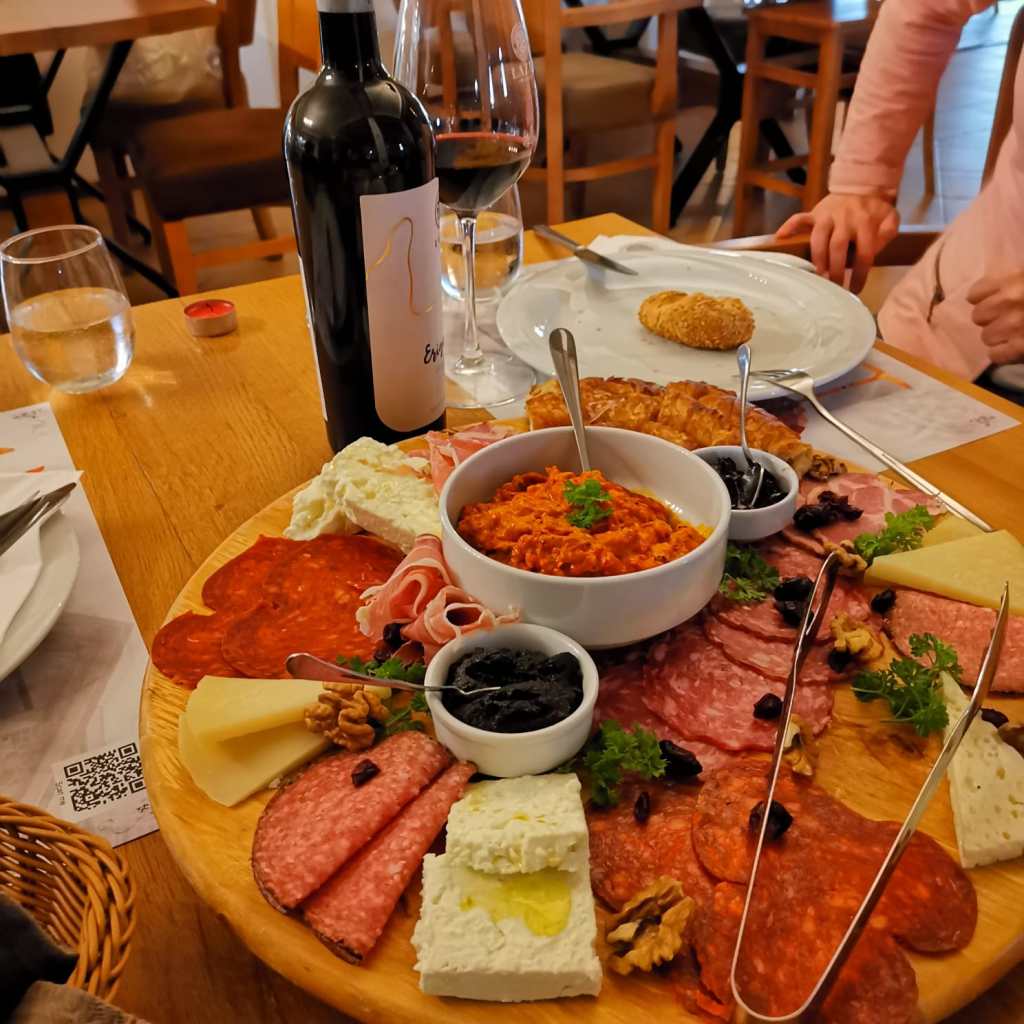 Ajde da Jademe – wir gehen&nbsp;essen!