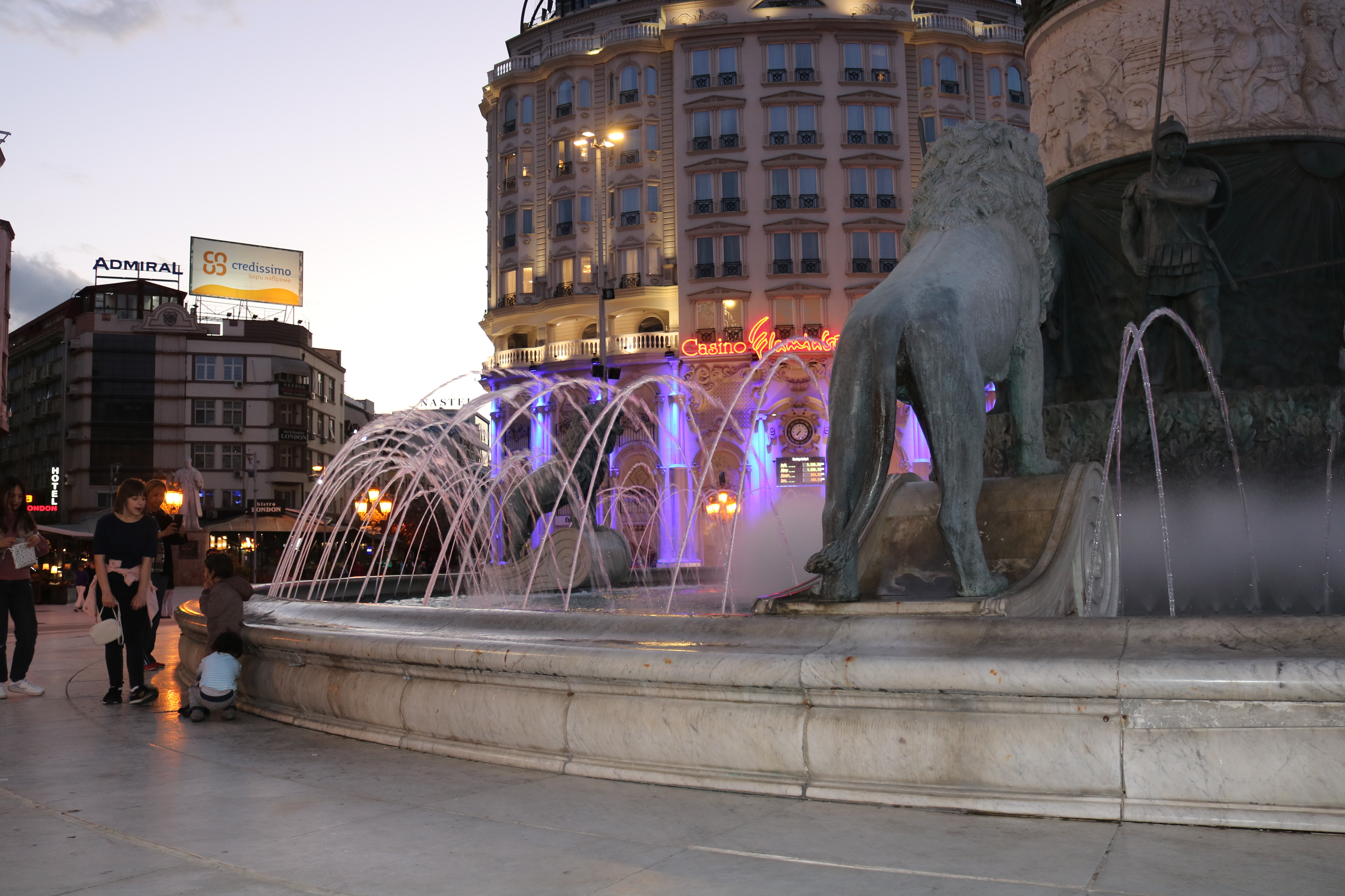 Ajde vo centarot – der Hauptplatz